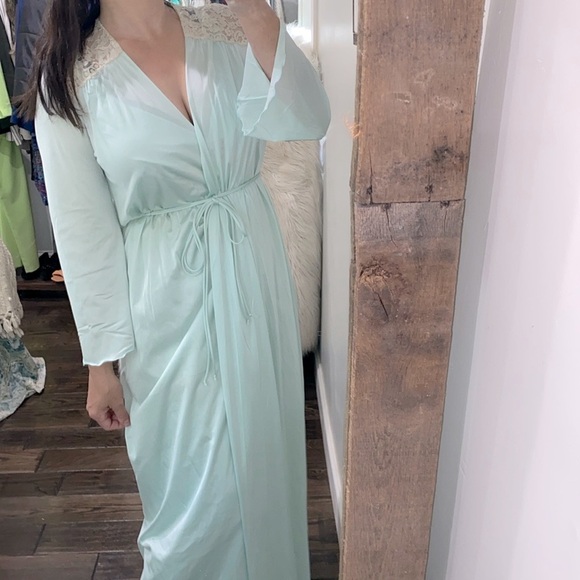 Vintage sea foam green maxi ship and robe set Vanity Fair size 36 - Picture 2 of 9